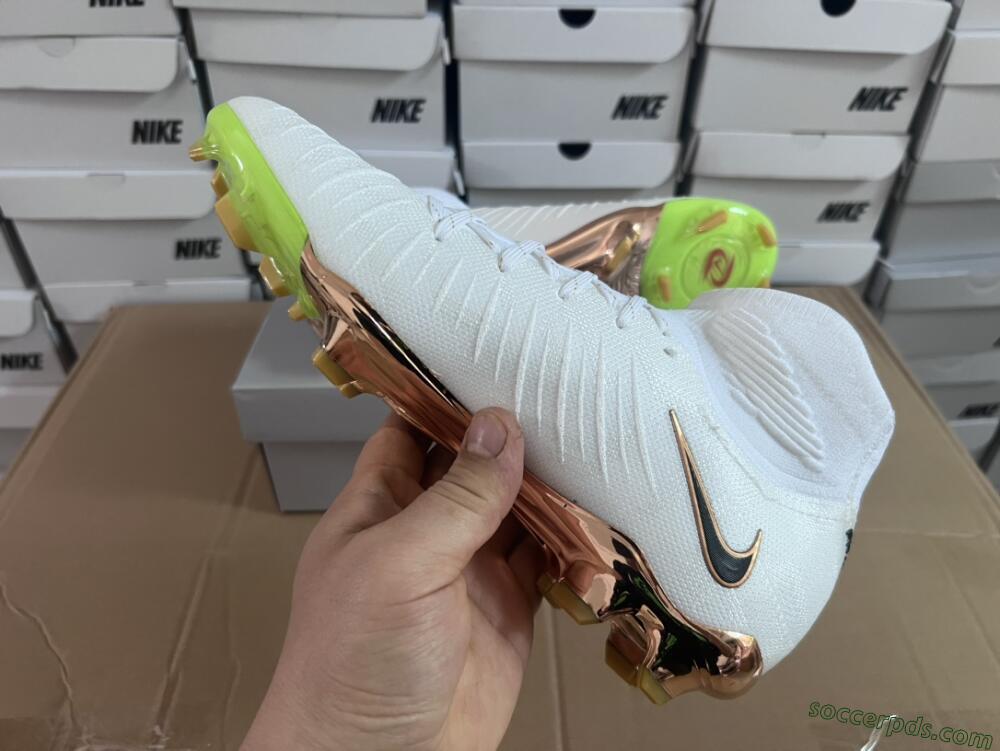 Nike Phantom Luna Elite NU FG High-Tops Football Boots - White/Gold/Black