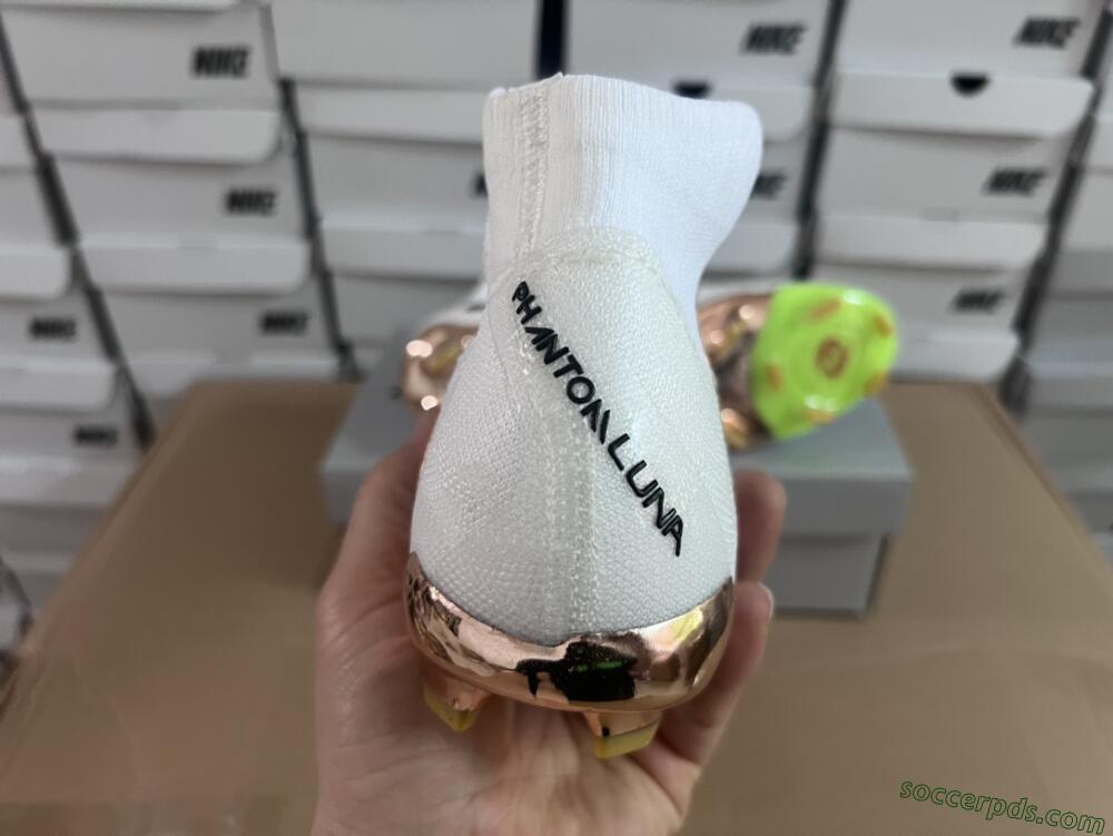 Nike Phantom Luna Elite NU FG High-Tops Football Boots - White/Gold/Black