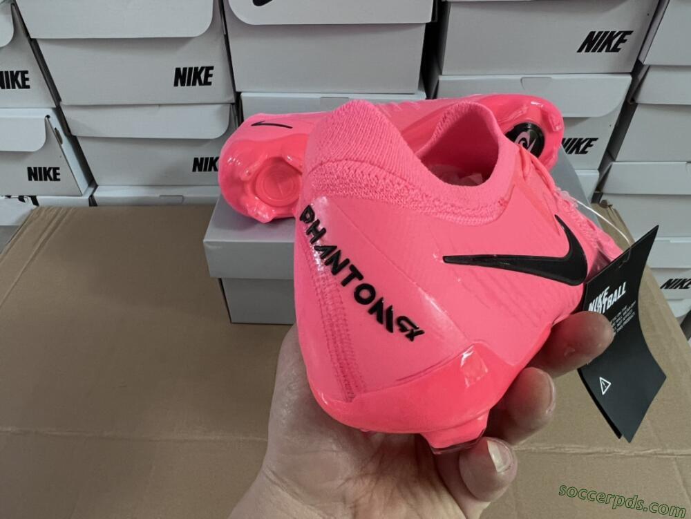 Nike Phantom Luna 2 Elite LV8 FG Low-Tops Football Boots - Red/Black/Pink