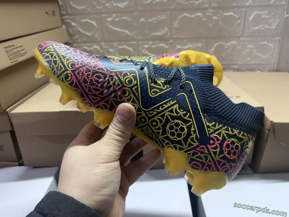 Puma Future Ultimate Limited Edition FG Low-Tops Football Boots - Blue/Yellow/Red