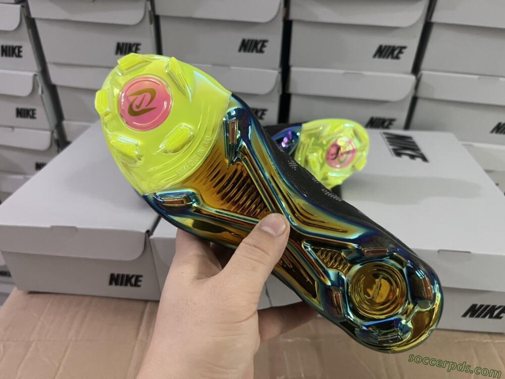 Nike Phantom Luna Elite FG High-Tops Football Boots - Black/Yellow/Pink