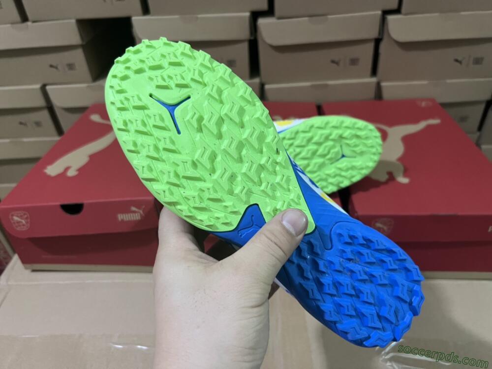 Puma Future Ultimate TF Low-Tops Football Shoes - White/Blue/Yellow/Green
