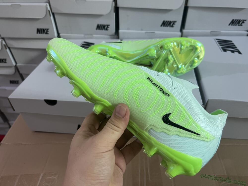 Nike Phantom GX Elite FG Low-Tops Football Boots - Green/Black/Gold