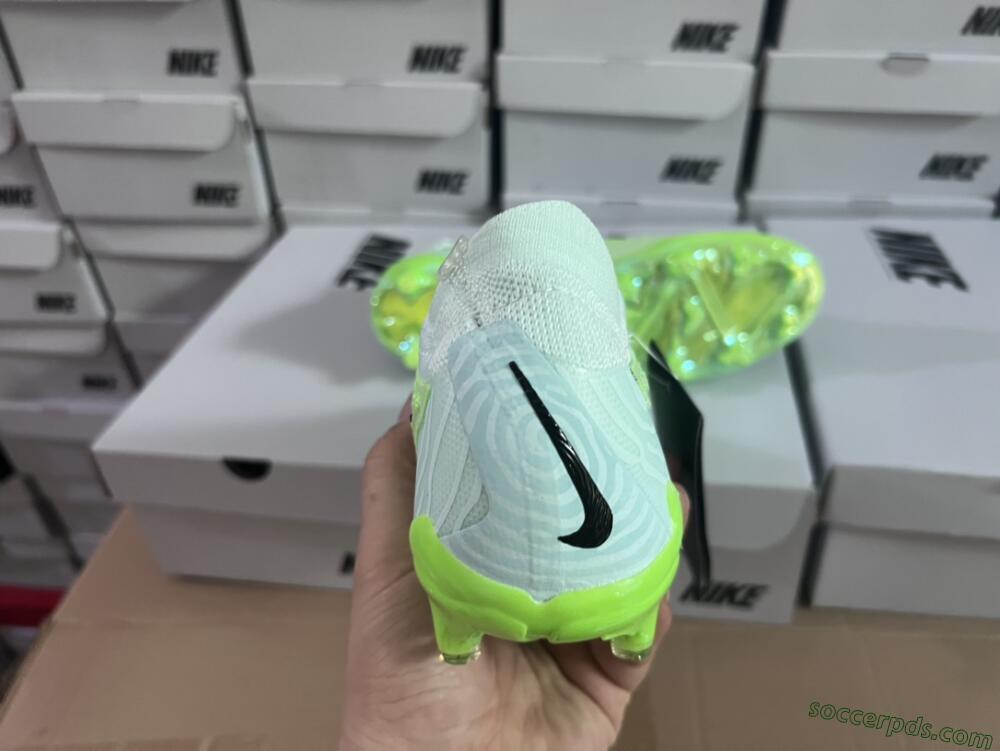 Nike Phantom GX Elite FG Low-Tops Football Boots - Green/Black/Gold