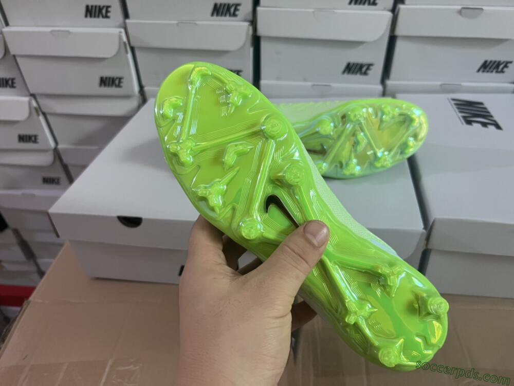 Nike Phantom GX Elite FG Low-Tops Football Boots - Green/Black/Gold