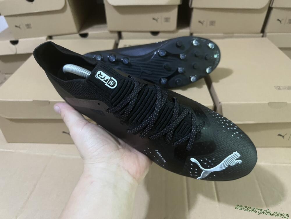 Puma Future Ultimate AG Low-Tops Football Boots - Black/White