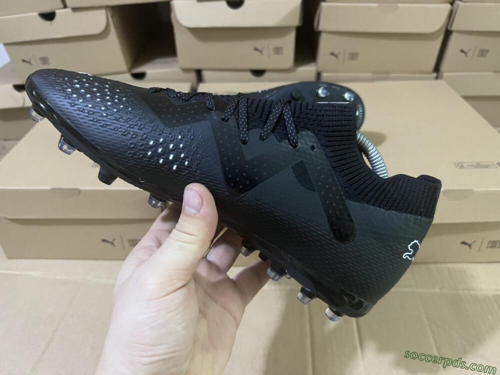Puma Future Ultimate AG Low-Tops Football Boots - Black/White