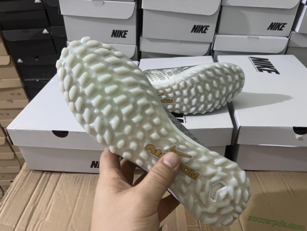 Nike Air Zoom Mercurial Vapor 15 Elite TF Low-Tops Football Shoes - Silver/Gold