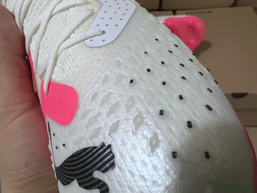 Puma Future Ultimate FG Low-Tops Football Boots - White/Pink/Black