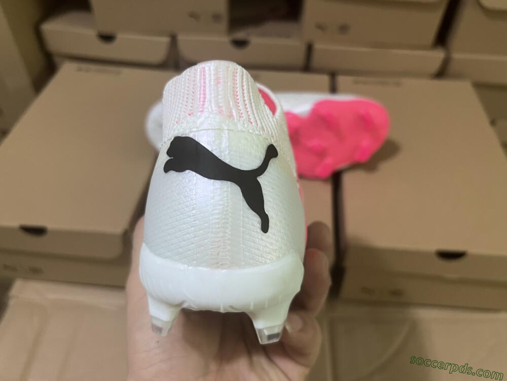 Puma Future Ultimate FG Low-Tops Football Boots - White/Pink/Black