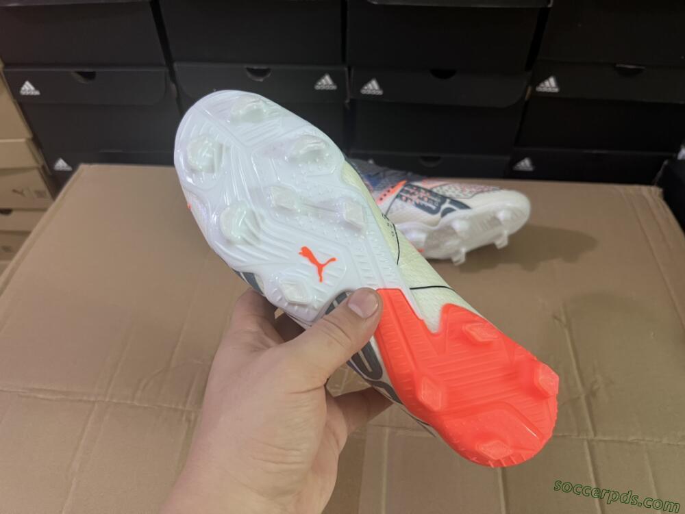 Puma Future Ultimate FG Low-Tops Football Boots - White/Silver/Black