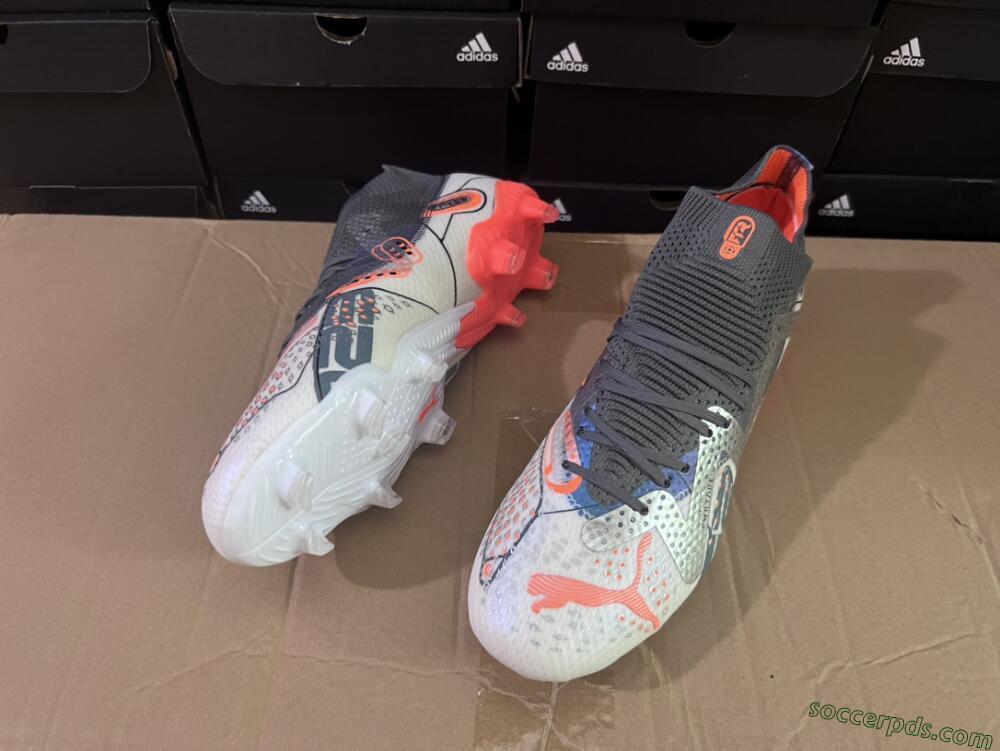 Puma Future Ultimate FG Low-Tops Football Boots - White/Silver/Black