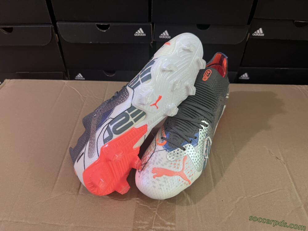 Puma Future Ultimate FG Low-Tops Football Boots - White/Silver/Black