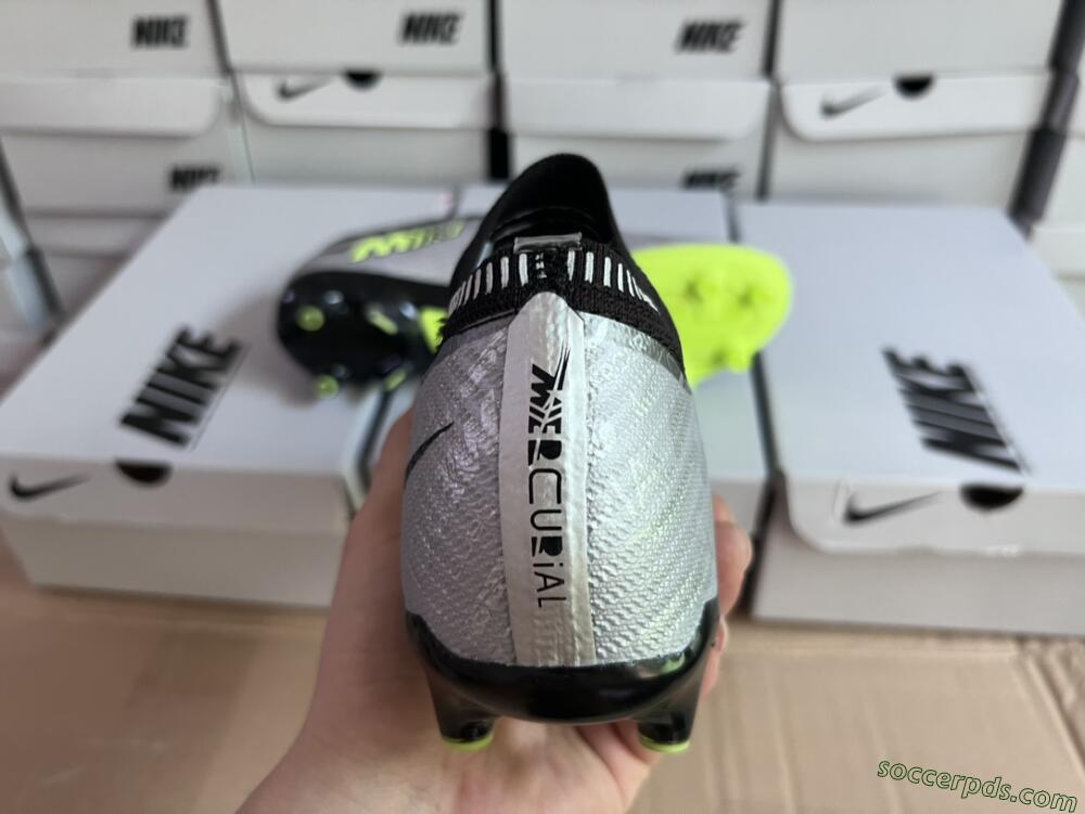 Nike Air Zoom Vapor 15 Elite SE AG Low-Tops Football Boots - Silver/Green/Black