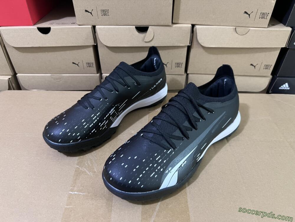 Puma Ultra Ultimate TF Low-Tops Football Shoes - Black/White