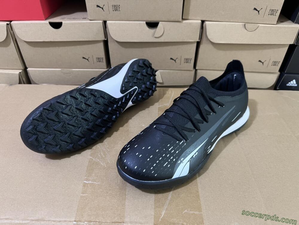 Puma Ultra Ultimate TF Low-Tops Football Shoes - Black/White