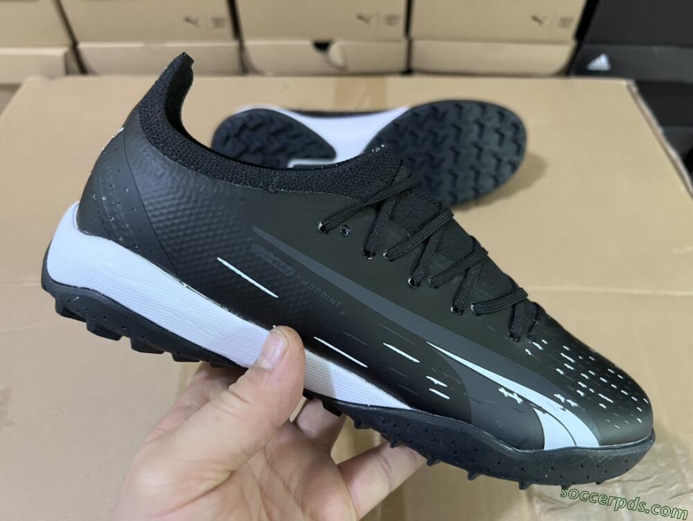 Puma Ultra Ultimate TF Low-Tops Football Shoes - Black/White