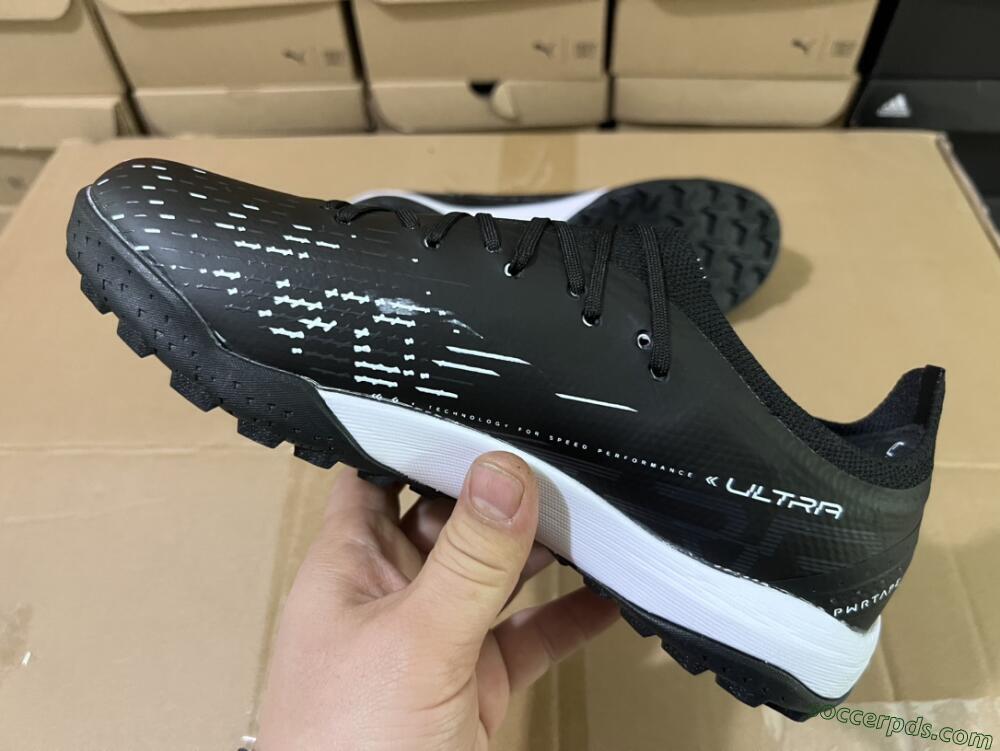 Puma Ultra Ultimate TF Low-Tops Football Shoes - Black/White