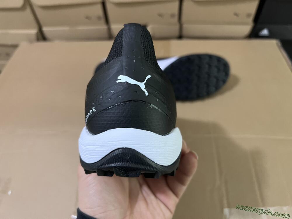 Puma Ultra Ultimate TF Low-Tops Football Shoes - Black/White