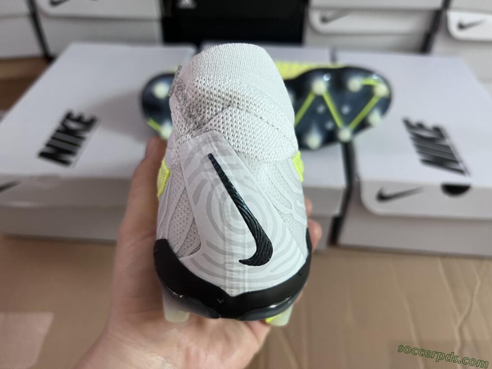 Nike Phantom GX Elite AG Low-Tops Football Boots - Grey/Yellow/Black
