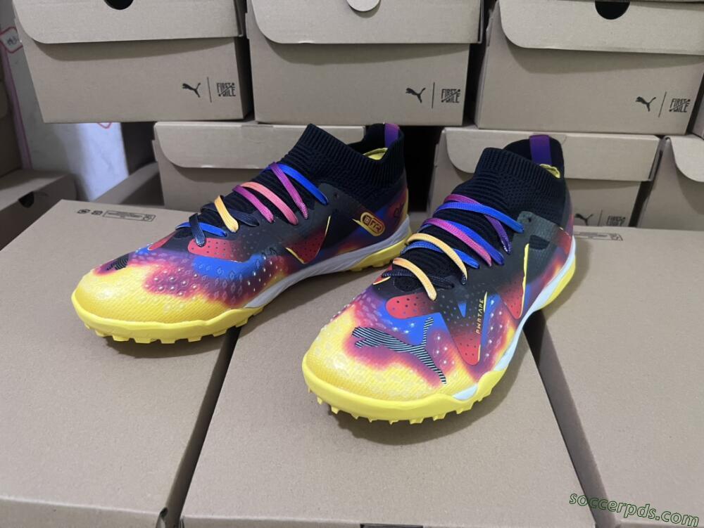 Puma Future Ultimate TF Low-Tops Football Shoes - Rainbow/Black