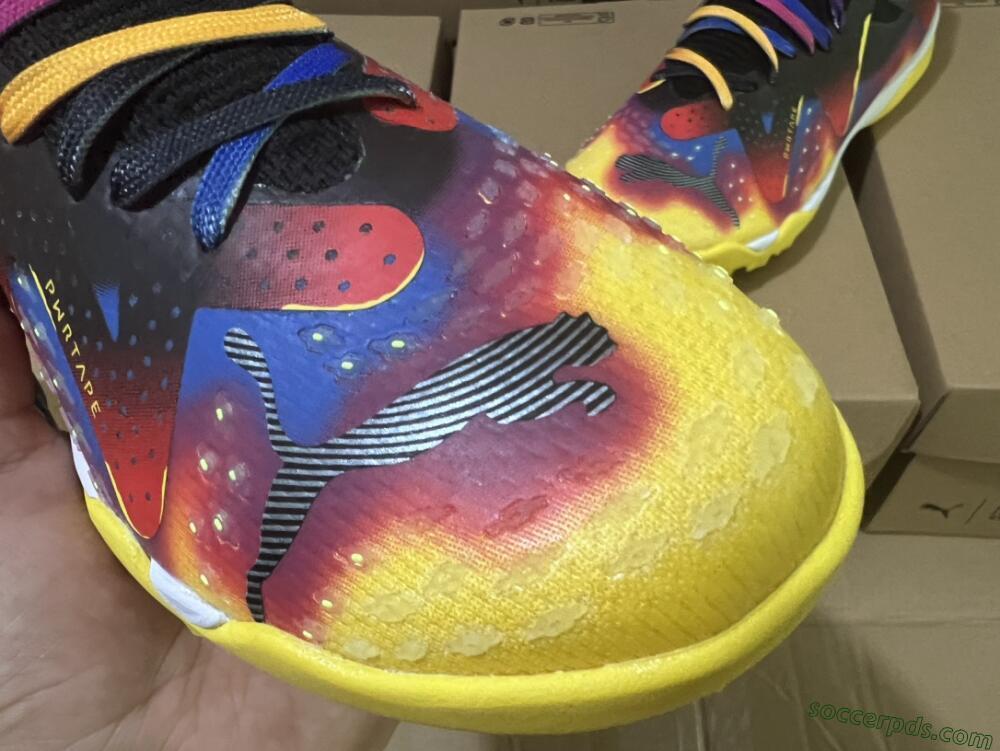 Puma Future Ultimate TF Low-Tops Football Shoes - Rainbow/Black