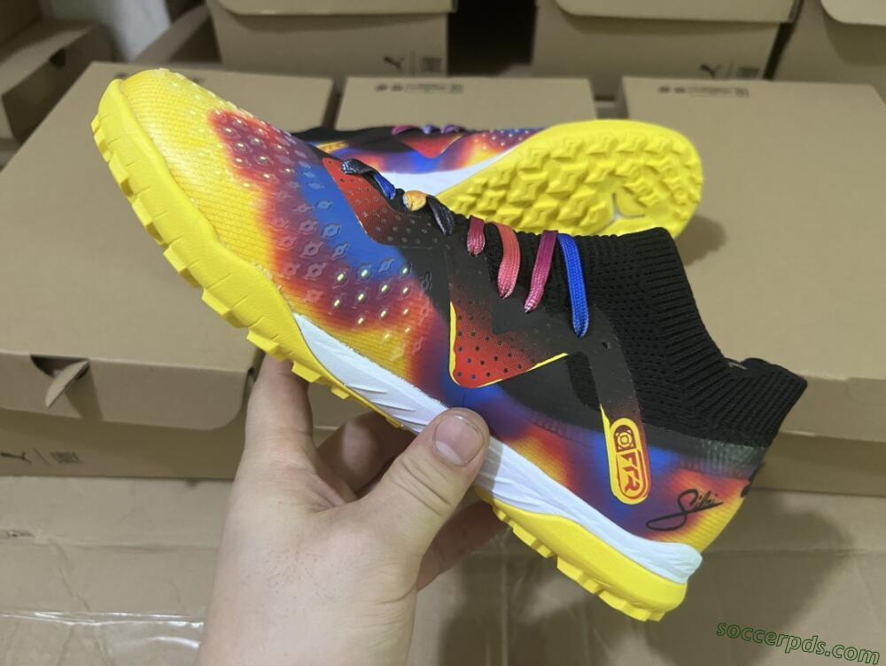 Puma Future Ultimate TF Low-Tops Football Shoes - Rainbow/Black
