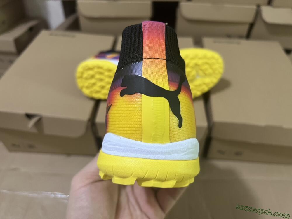 Puma Future Ultimate TF Low-Tops Football Shoes - Rainbow/Black