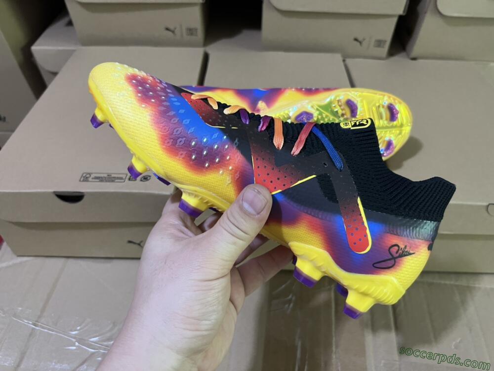 Puma Future Ultimate FG Low-Tops Football Boots - Black/Purple/Yellow