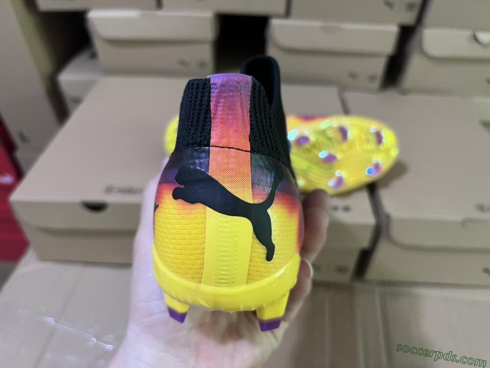Puma Future Ultimate FG Low-Tops Football Boots - Black/Purple/Yellow