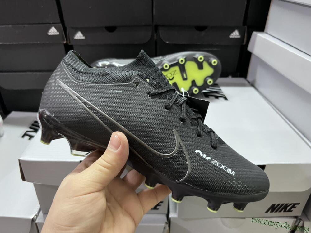 Nike Air Zoom Mercurial Vapor 15 Elite AG Low-Tops Football Boots - Black