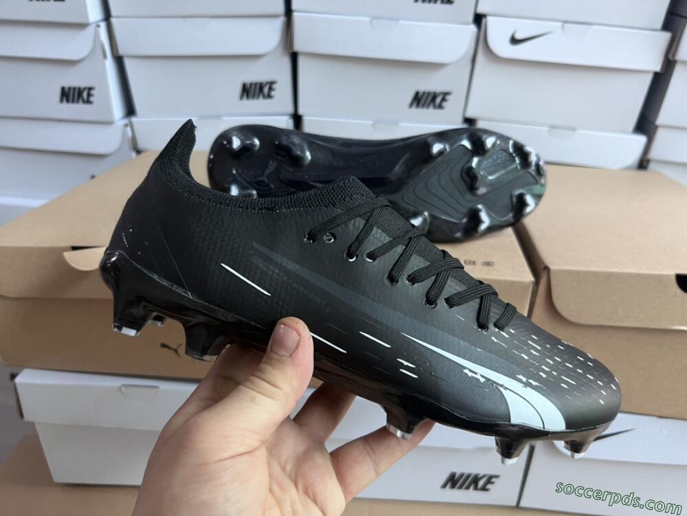 Puma Ultra Ultimate FG Low-Tops Football Boots - Black/Whtie