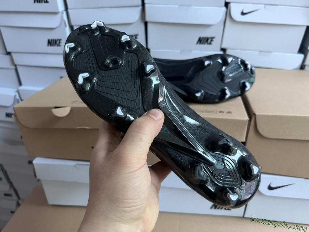 Puma Ultra Ultimate FG Low-Tops Football Boots - Black/Whtie