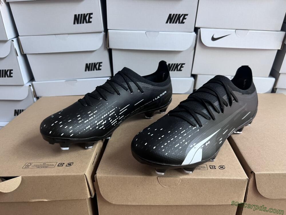 Puma Ultra Ultimate FG Low-Tops Football Boots - Black/Whtie