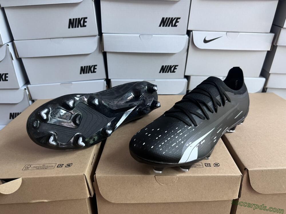 Puma Ultra Ultimate FG Low-Tops Football Boots - Black/Whtie