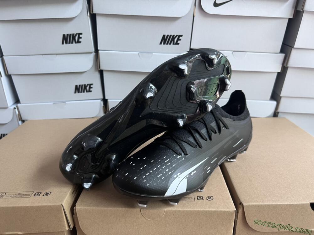 Puma Ultra Ultimate FG Low-Tops Football Boots - Black/Whtie