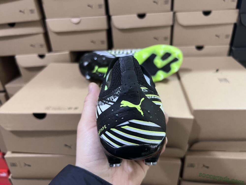 Puma Ultra Ultimate FG Low-Tops Football Boots - White/Black/Green