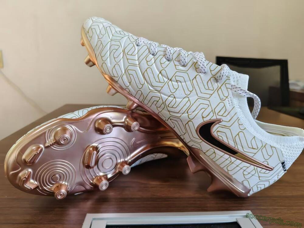 Nike Tiempo Legend 10 Elite FG Low-Tops Football Boots - White/Gold/Black