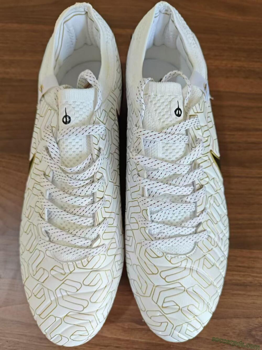 Nike Tiempo Legend 10 Elite FG Low-Tops Football Boots - White/Gold/Black