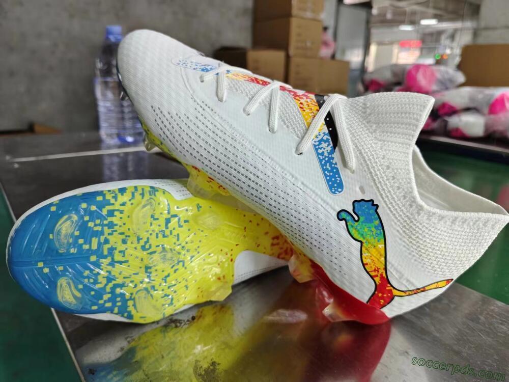 Puma Future Ultimate FG Low-Tops Football Boots - White/Blue/Red