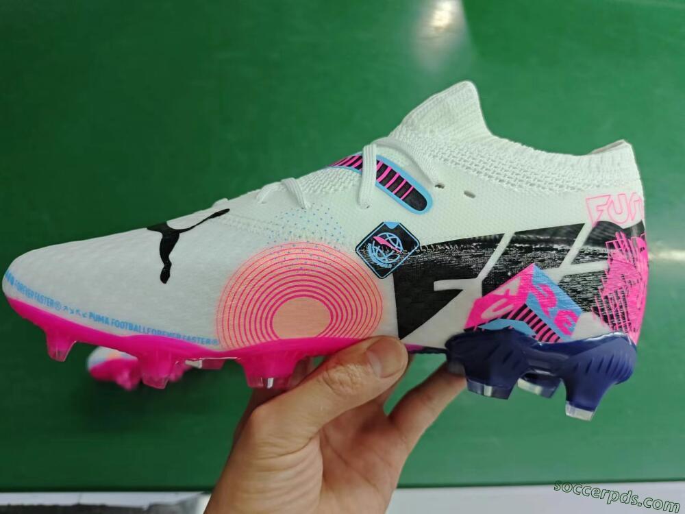 Puma Future Ultimate FG Low-Tops Football Boots - White/Blue/Black/Pink