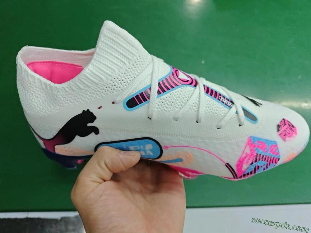 Puma Future Ultimate FG Low-Tops Football Boots - White/Blue/Black/Pink
