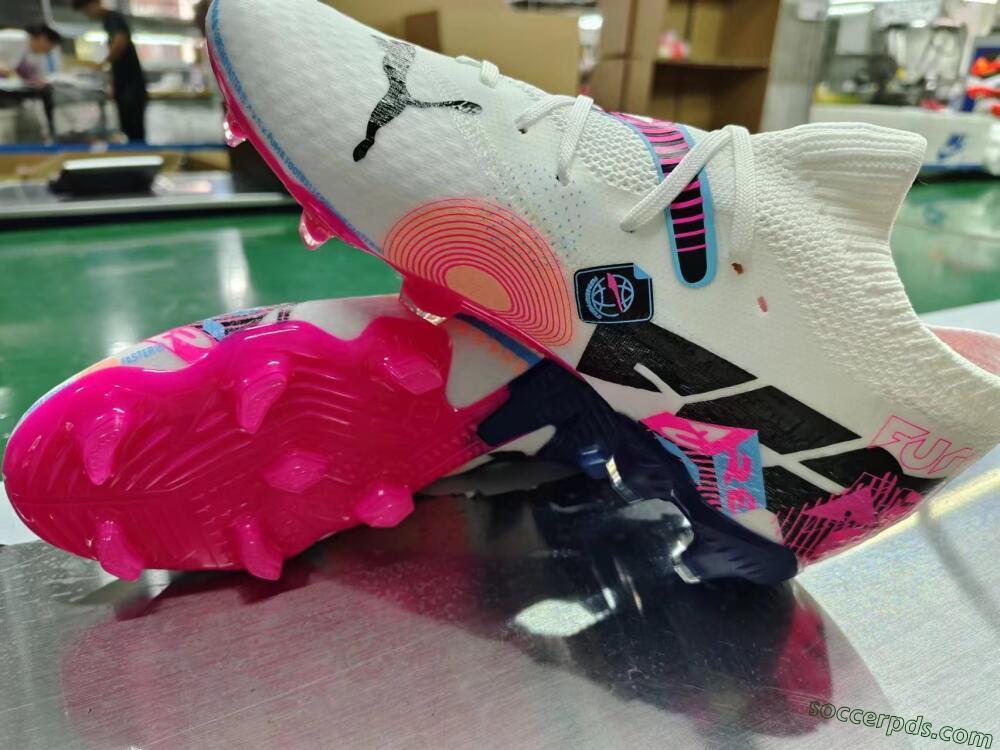 Puma Future Ultimate FG Low-Tops Football Boots - White/Blue/Black/Pink