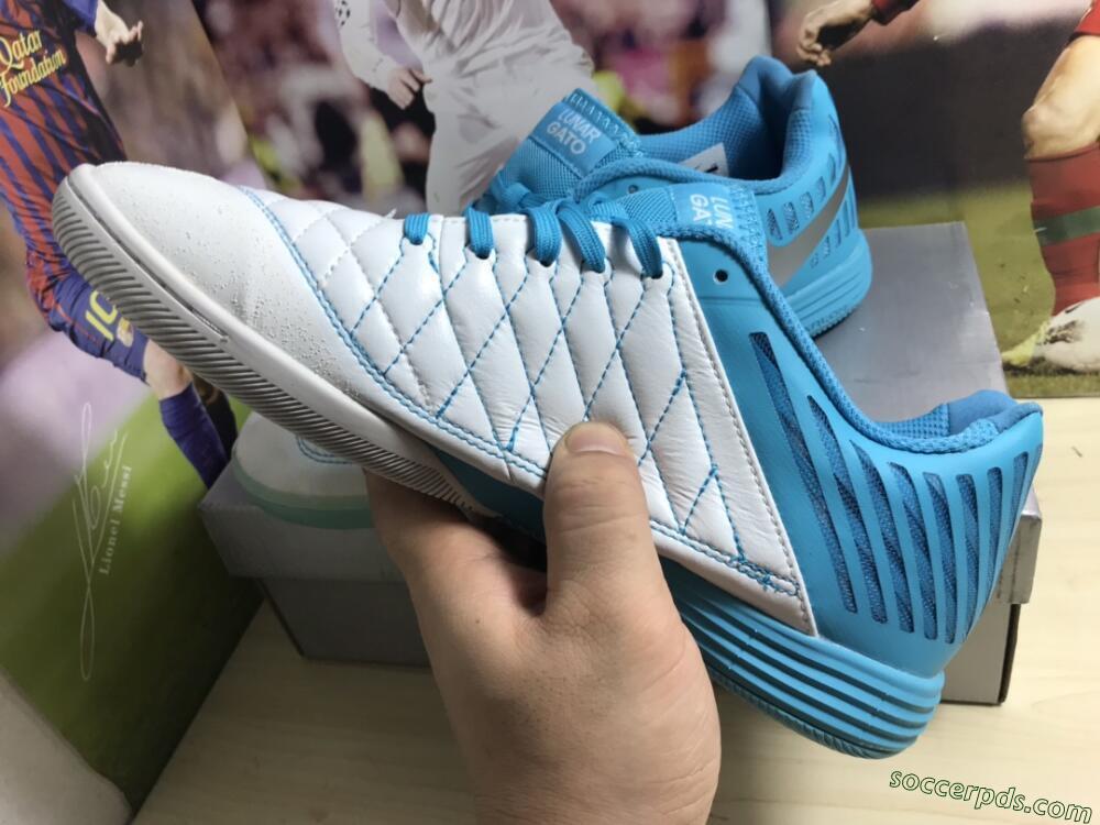 Nike Lunar Gato 2 IC Low-Tops Football Shoes - White/Blue/Silver