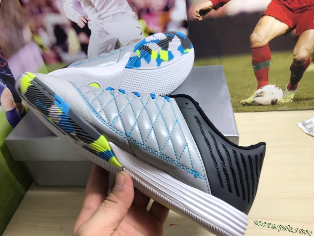 Nike Lunar Gato 2 IC Low-Tops Football Shoes - Black/Blue/Yellow