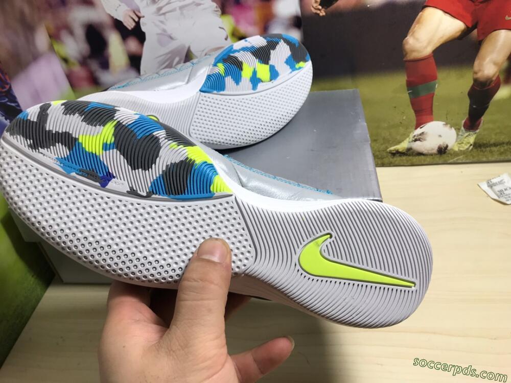 Nike Lunar Gato 2 IC Low-Tops Football Shoes - Black/Blue/Yellow