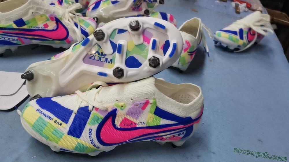 Nike Air Zoom Mercurial Vapor 15 Elite SG Low-Tops Football Boots - Beige/Blue/Yellow/Pink