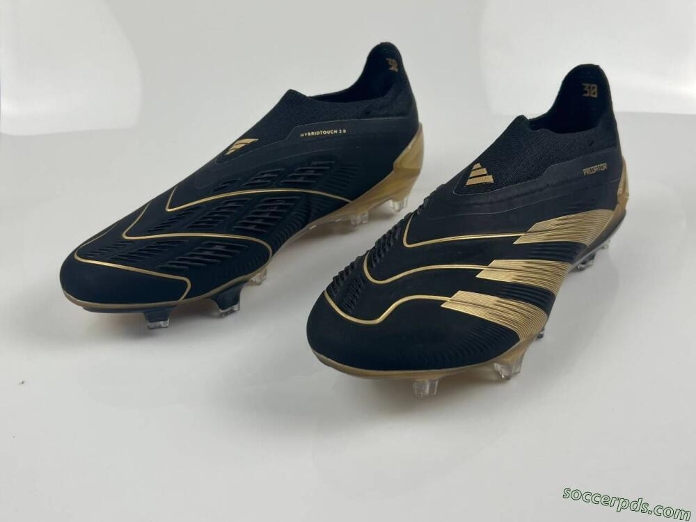 Adidas Predator Accuracy+ Laceless FG Low-Tops Football Boots - Black/Gold