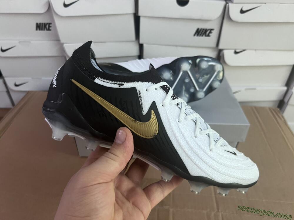 Nike Phantom Luna Elite AG Low-Tops Football Boots - White/Black/Gold