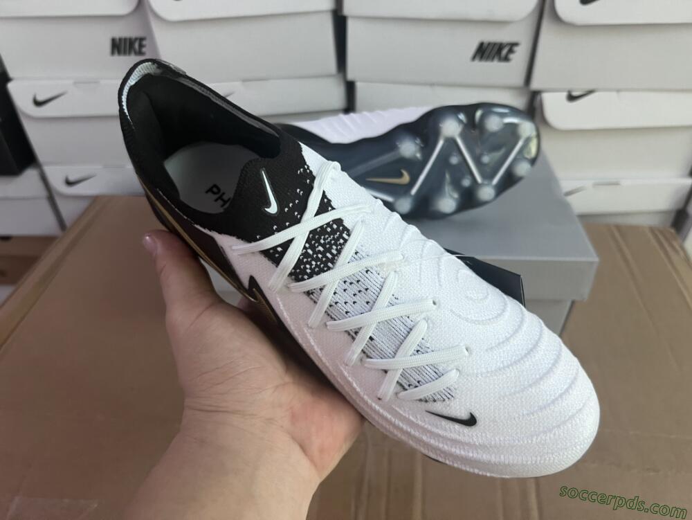 Nike Phantom Luna Elite AG Low-Tops Football Boots - White/Black/Gold